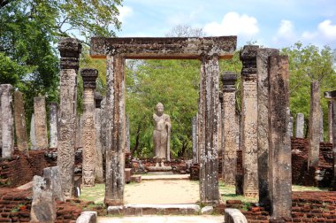 Polonnaruwa kalıntıları (antik Sri Lanka başkenti)