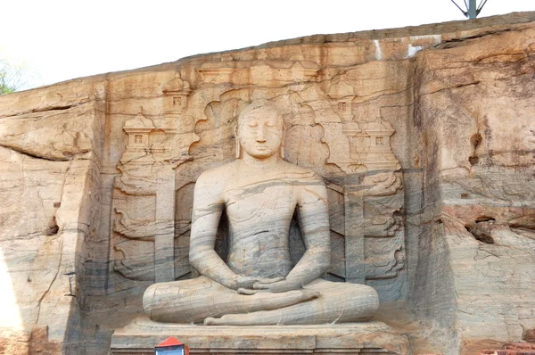 Gal Vihare ('Il Santuario di pietra') presenta tre statue del Bu — Foto Stock