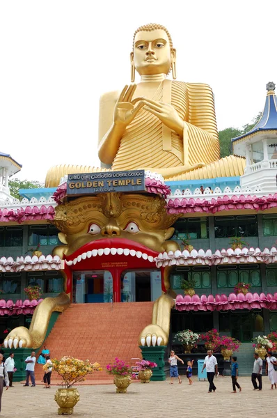 Dambulla - 15. Oktober: der goldene Tempel dambulla. Oktober 15, 2 — Stockfoto