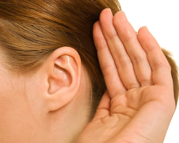 Ucho kobiet jako część ciała. — Zdjęcie stockowe