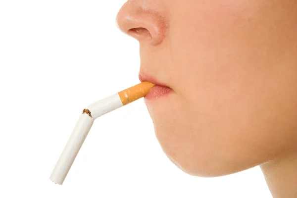 Vrouw breekt de sigaret. — Stockfoto