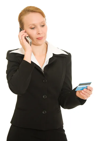 Empresária com cartão de débito e telemóvel sobre fundo branco . — Fotografia de Stock