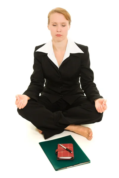 Zakenvrouw in yoga pose op een witte achtergrond. — Stockfoto