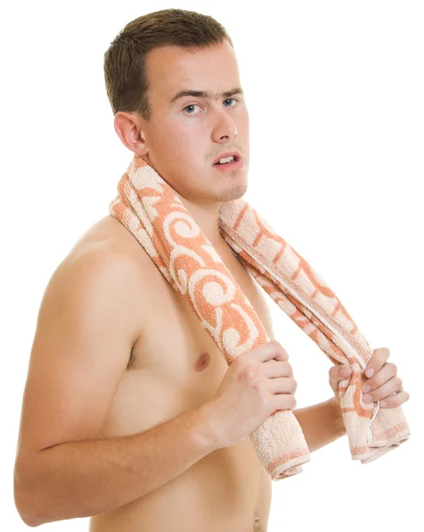 Un hombre con una toalla sobre un fondo blanco. —  Fotos de Stock