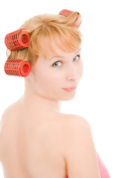 Egy nő a hajcsavarók nézett vissza a fehér háttér. — Stock Fotó