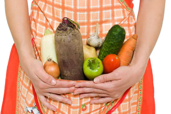 Frau hält Gemüse in der Hand. — Stockfoto