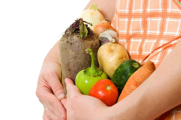 Frau hält Gemüse in der Hand. — Stockfoto