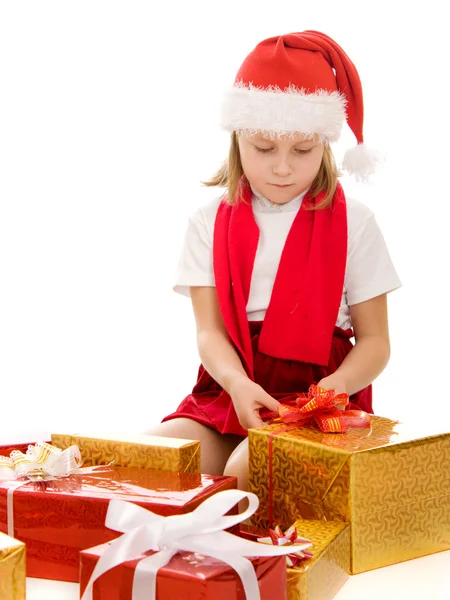 Ευτυχισμένο παιδί Χριστούγεννα με δώρα στα πλαίσια σε λευκό φόντο. — Φωτογραφία Αρχείου