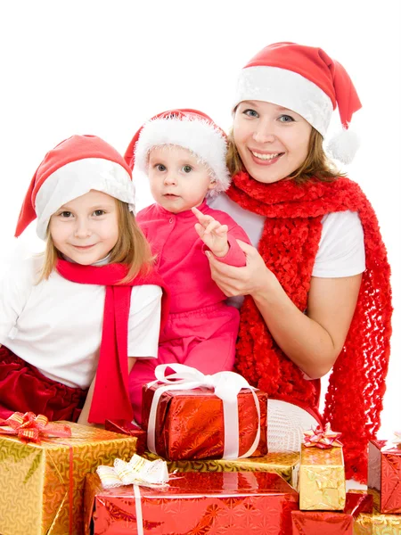 白い背景の上の子供たちと幸せなクリスマスの女. — ストック写真