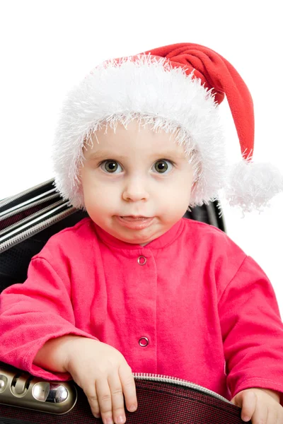 Рождественский ребенок в чемодане на белом фоне . — стоковое фото