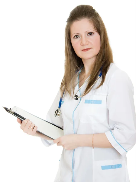 Médica feminina escrevendo na placa do documento em um fundo branco . — Fotografia de Stock