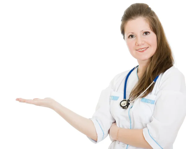 Kobieta lekarz pokazuje ręką na białym tle. — Zdjęcie stockowe