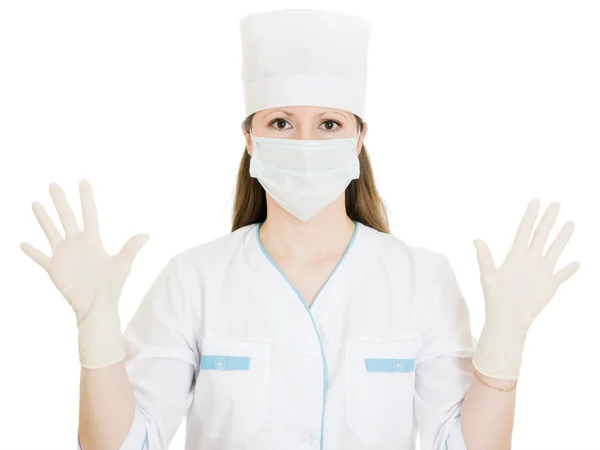 여자 의사는 마스크와 장갑, 흰색 바탕에 모자를 쓰고. — 스톡 사진
