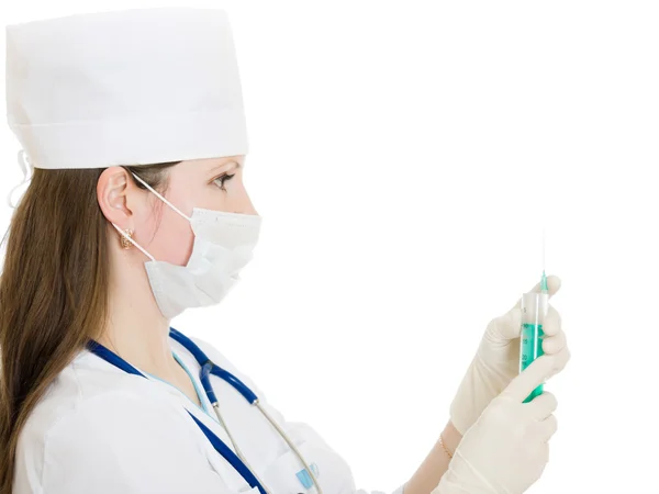 Mulher enfermeira com seringa na mão sobre um fundo branco . — Fotografia de Stock