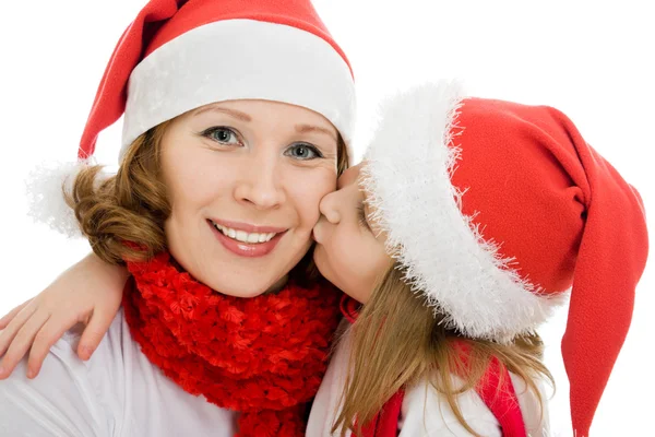 Buon Natale bambino baciare la madre su uno sfondo bianco . — Foto Stock