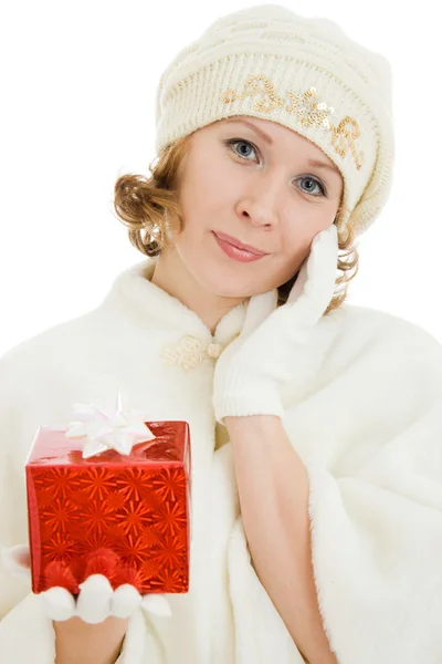 Frau mit Weihnachtsgeschenken auf weißem Hintergrund. — Stockfoto