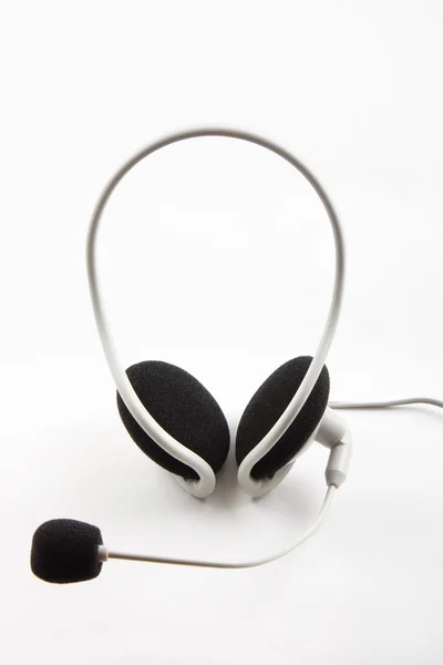 Kopfhörer mit Mikrofon auf weißem Hintergrund. — Stockfoto