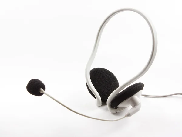 Ακουστικά με μικρόφωνο σε λευκό φόντο. — Φωτογραφία Αρχείου