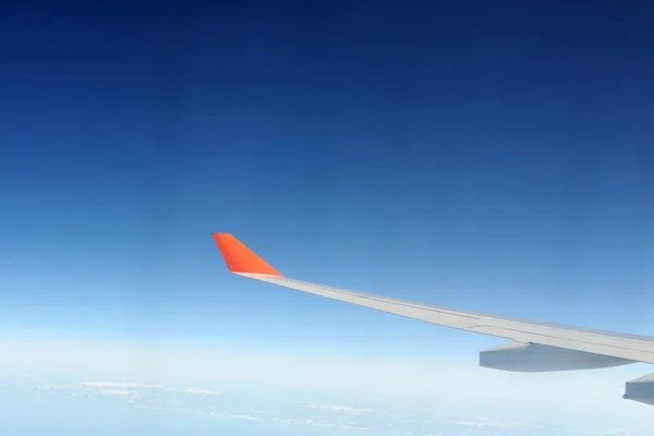 Vleugel van het vliegtuig — Stockfoto