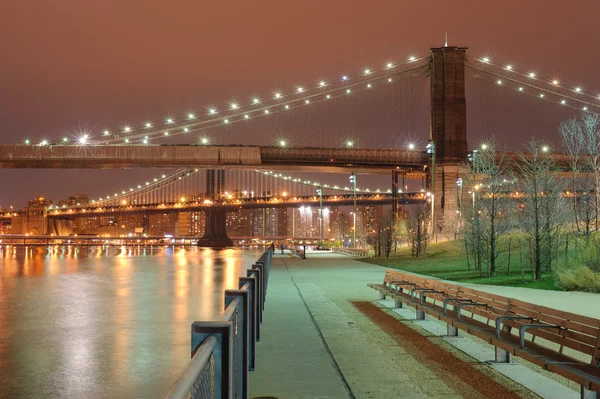 ブルックリン橋の近くの公園 — ストック写真