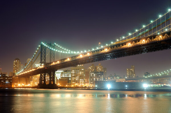Bridge in New York at night