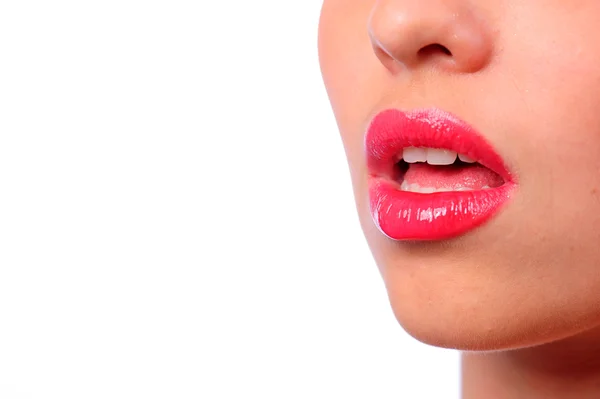 Kvinna läppar med rosa läppglans — Stockfoto