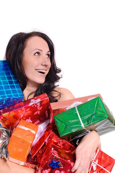 Giovane donna in rosso abbigliamento natalizio con un sacco di scatola regalo — Foto Stock