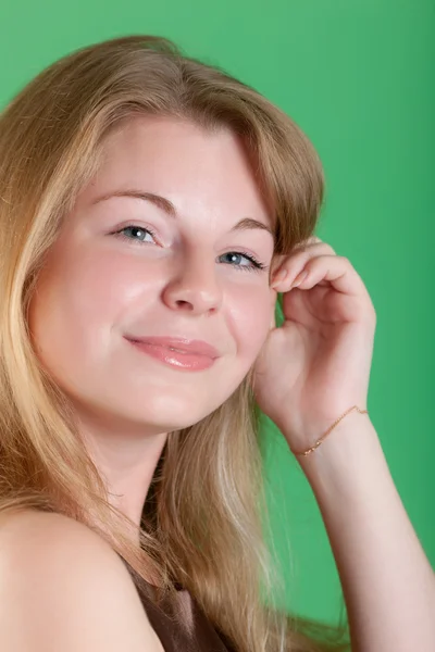 Meisje op een groene achtergrond — Stockfoto