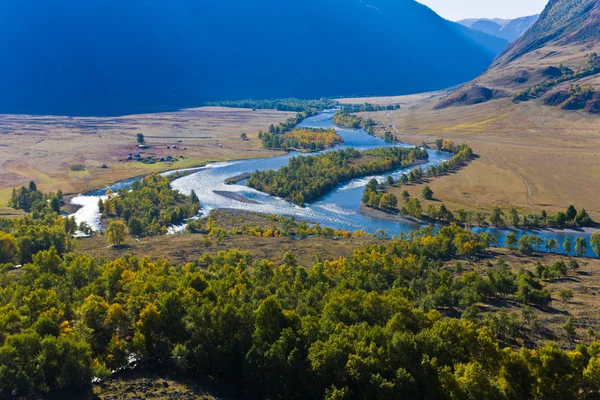 Górska rzeka — Zdjęcie stockowe
