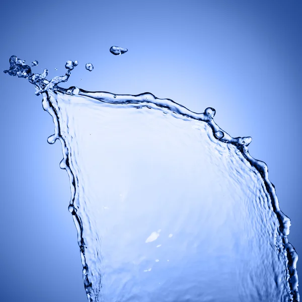 青い背景に水が飛び散る — ストック写真