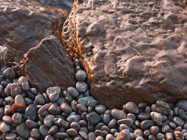 Блискучі гладкі пляжні камені — стокове фото