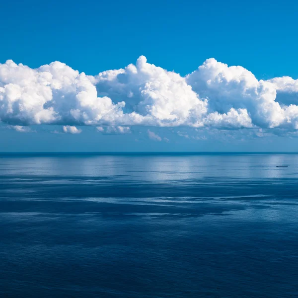 海洋和完美的天空 — 图库照片