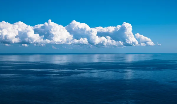 Océano y cielo perfecto —  Fotos de Stock