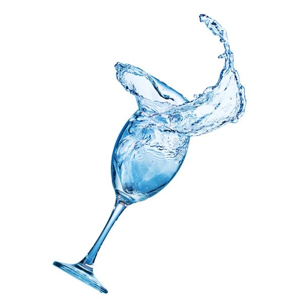 Salpicadura de agua azul en vidrio aislado sobre fondo blanco —  Fotos de Stock