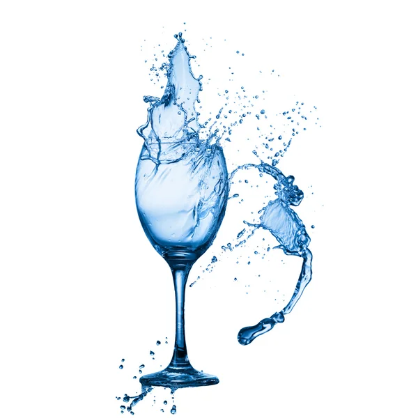 蓝色的水溅入玻璃隔离在白色背景上 — 图库照片