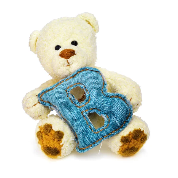 Teddybär mit einem Buchstaben des Jeans-Alphabets — Stockfoto