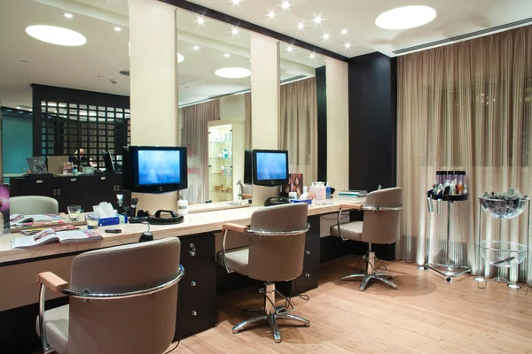Salão de cabeleireiro elegante — Fotografia de Stock