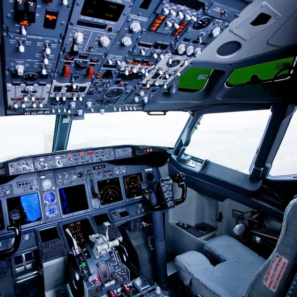 Boeing interior, cockpit view inside the airliner, isolated wind — Stockfoto