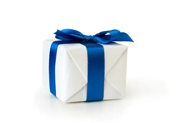 Geschenkdoos met blauw lint — Stockfoto