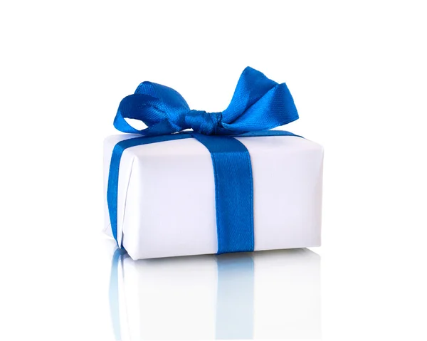 Caja de regalo con cinta azul —  Fotos de Stock