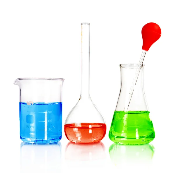 Vasos y cristalería de laboratorio — Foto de Stock