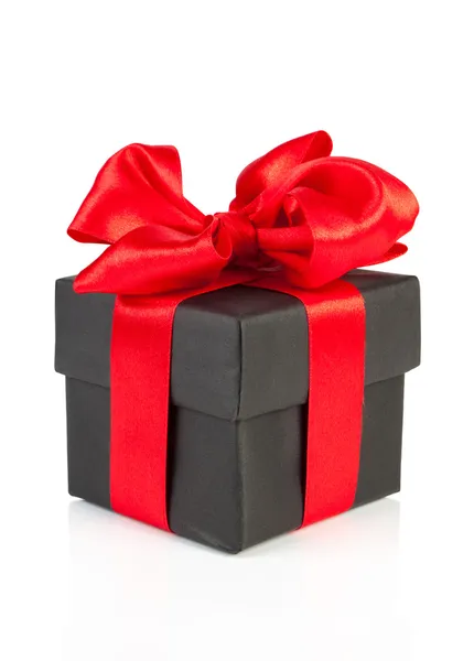 Siyah hediye kutu kırmızı kurdele ile — Stok fotoğraf