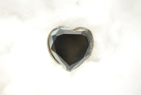 Coração de vidro em algodão — Fotografia de Stock