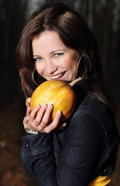 Smiling girl with pumpkin — Stock Photo, Image