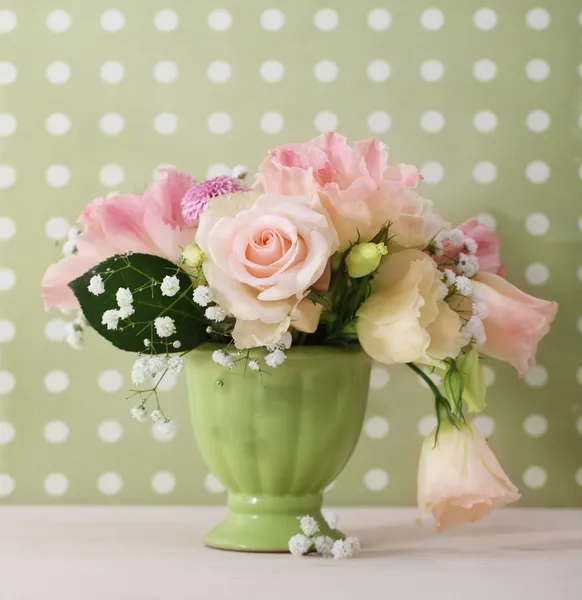 Buquê de rosas brancas e rosa — Fotografia de Stock