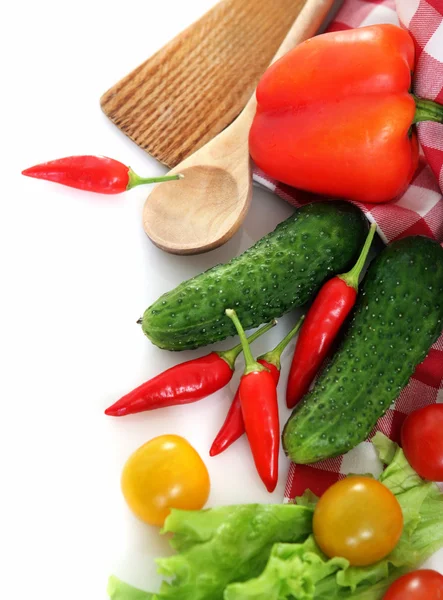 Grönsaker Stilleben med köksredskap — Stockfoto