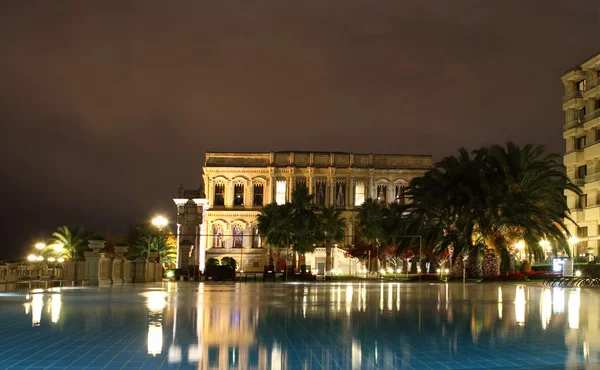 Ciragan palácio hotel Bosphorus Istambul Turquia . — Fotografia de Stock