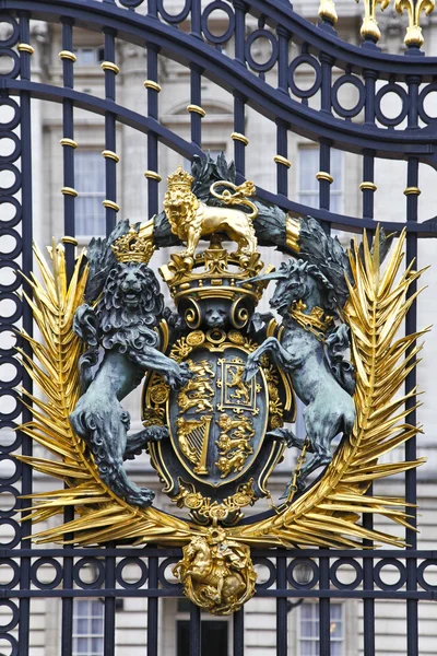 buckingham Sarayı'ndaki Kraliyet arması