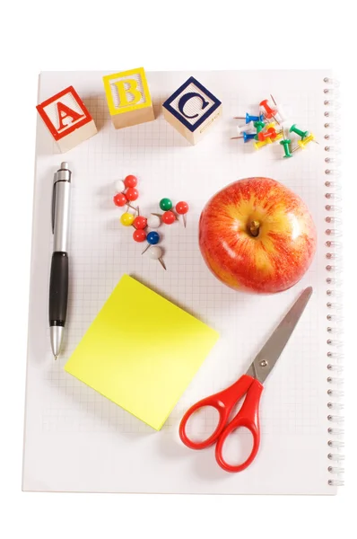 Lápices y manzana - escuela conceptual — Foto de Stock