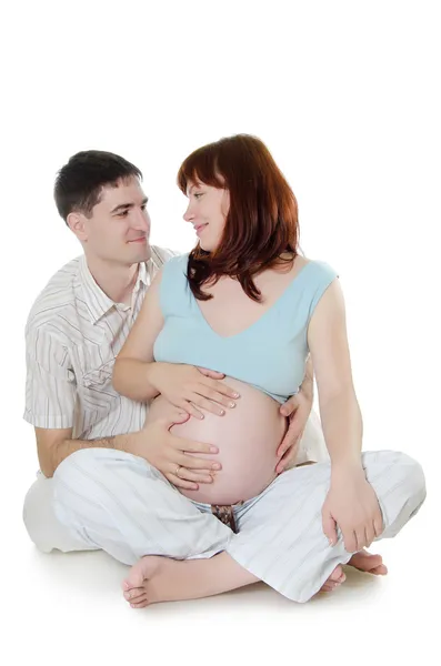 快乐怀孕夫妇被隔绝在白色 — 图库照片